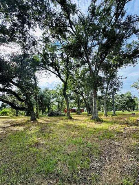 202 Jones Rd, Angleton, TX 77515 photo 4