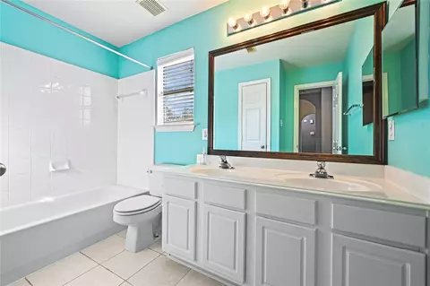 Bath - 6410 Sparrows Glen Ln, Spring, TX 77379 photo 5 of 6