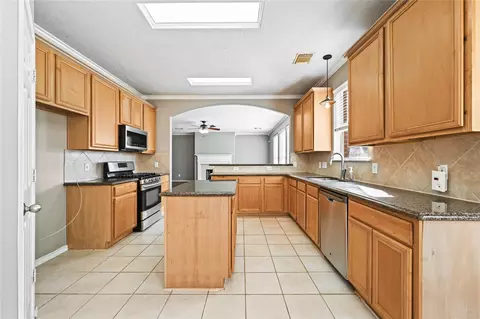Kitchen - 6410 Sparrows Glen Ln, Spring, TX 77379 photo 3 of 4