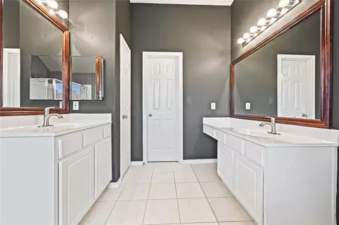Bath - 6410 Sparrows Glen Ln, Spring, TX 77379 photo 3 of 6