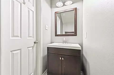 Bath - 6410 Sparrows Glen Ln, Spring, TX 77379 photo 1 of 6