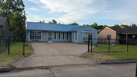 5711 Doolittle Blvd #1, Houston, TX 77033