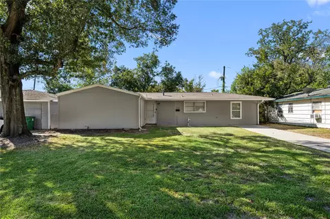 6138 Kenilwood Dr, Houston, TX 77033