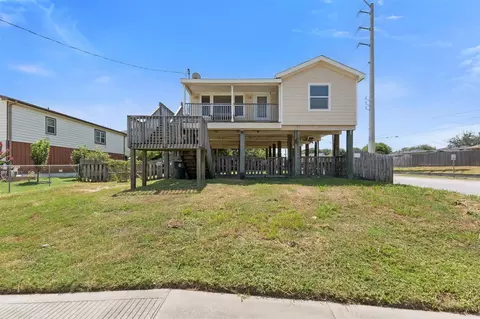 2001 67th St, Galveston, TX 77551