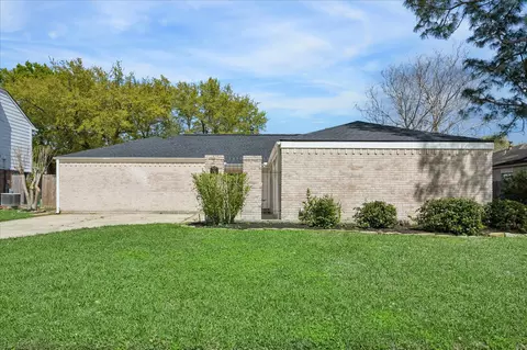 14907 Aspen Hills Dr, Houston, TX 77062