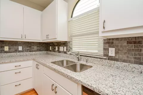 5911 Petty St, Houston, TX 77007