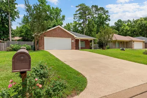 227 Green Leaf St, Huntsville, TX 77340