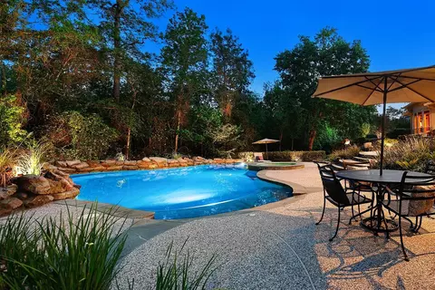 122 E Bracebridge Cir, The Woodlands, TX 77382