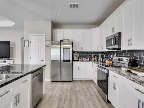 Kitchen - 18182 William Ln, Conroe, TX 77302 photo 2 of 4
