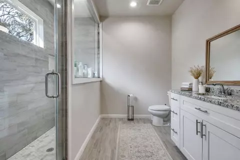 Bath - 18182 William Ln, Conroe, TX 77302 photo 1 of 2