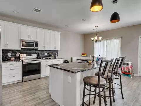 Kitchen - 18182 William Ln, Conroe, TX 77302 photo 3 of 4