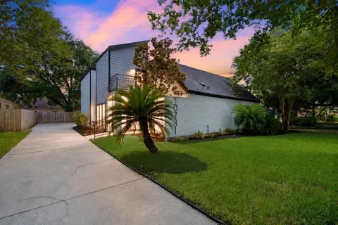 10731 Villa Lea Ln, Houston, TX 77071