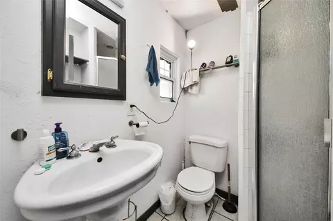 Bath - 5310 Logston Ln, Spring, TX 77389 photo 1 of 3