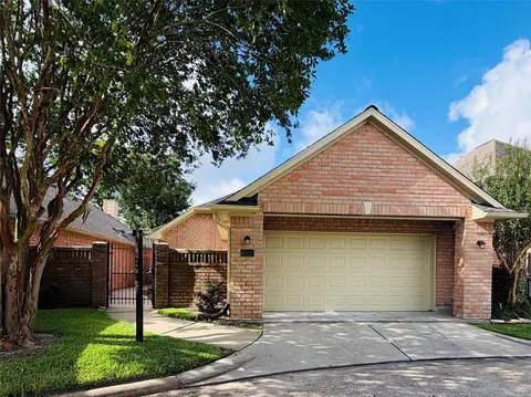 8027 Oakwood Garden St, Houston, TX 77040