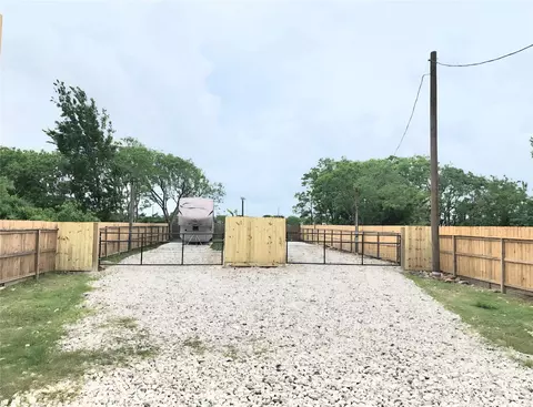 715 9th St, San Leon, TX 77539