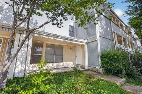 781 Country Place Dr #2004, Houston, TX 77079