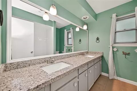 Bath - 17810 Abby Ln, Spring, TX 77379 photo 5 of 6