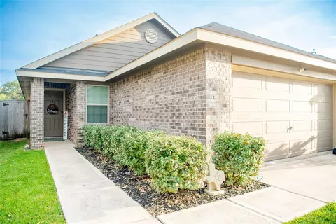 Exterior - 1207 Blue Hazel Ct, Pinehurst, TX 77362 photo 2 of 7