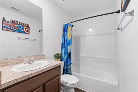 Bath - 1207 Blue Hazel Ct, Pinehurst, TX 77362 photo 2 of 2