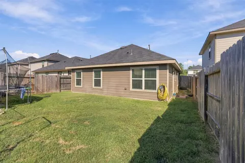 Exterior - 1207 Blue Hazel Ct, Pinehurst, TX 77362 photo 4 of 7