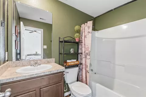 Bath - 1207 Blue Hazel Ct, Pinehurst, TX 77362 photo 1 of 2