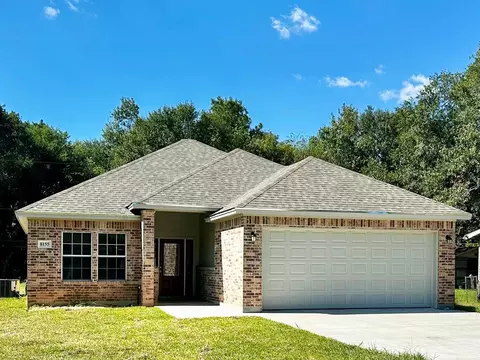 8155 Lawrence Dr, Beaumont, TX 77708 photo 1