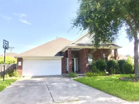 10101 Hidden Falls Dr, Pearland, TX 77584