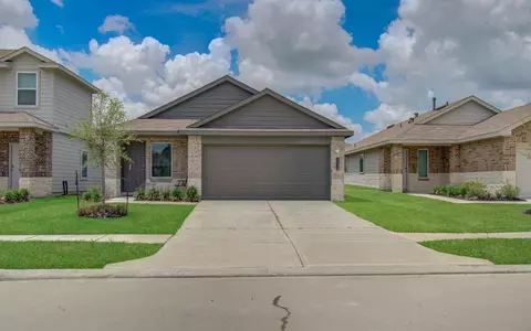12319 Lariat Run Dr, Houston, TX 77014