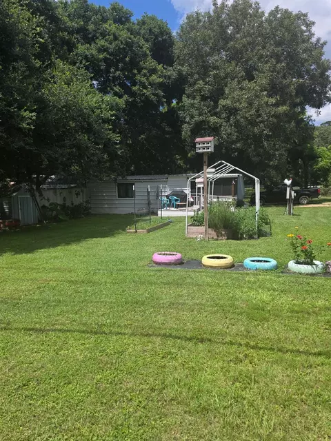 11 Pine Rd W, Coldspring, TX 77331