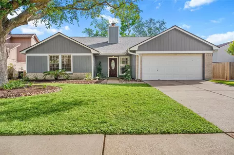 15807 Castorglen Dr, Webster, TX 77598