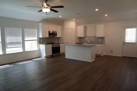 509 Oak Chase Ave, Dayton, TX 77535