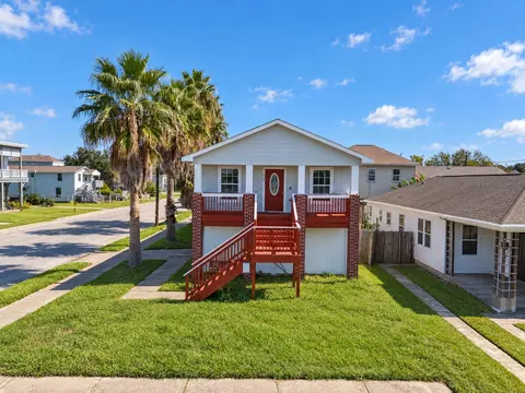 1402 51st St, Galveston, TX 77551