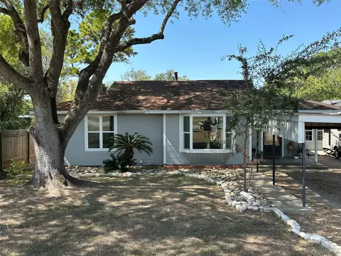 414 Ellinger Rd, La Grange, TX 78945