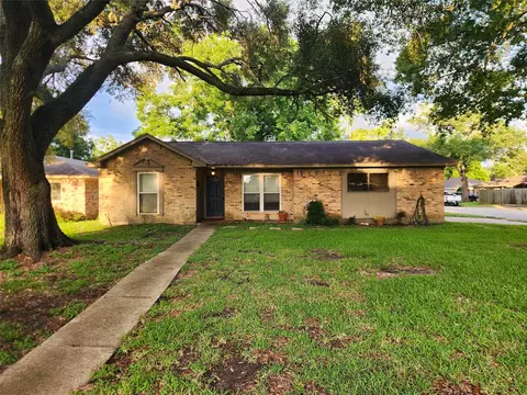 1205 Elm St, Alvin, TX 77511