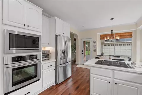 Kitchen - 20030 Forest Dr, Spring, TX 77388 photo 4 of 5