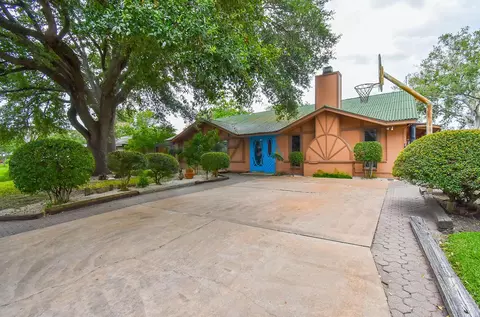 3107 Myatt Ln, El Campo, TX 77437