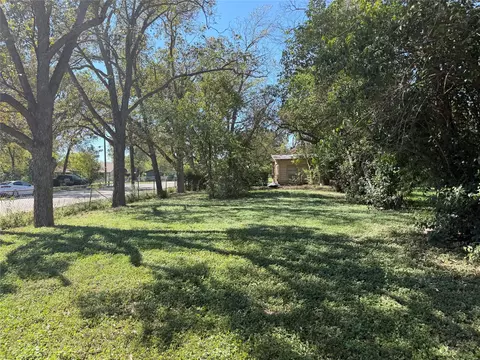 2110 16th St, Hondo, TX 78861