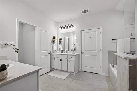 Bath - 2500 Hagerman Ct, Conroe, TX 77384 photo 1 of 3