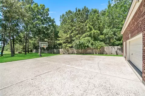 Exterior - 2302 Legends Shore Dr, Spring, TX 77386 photo 6 of 11