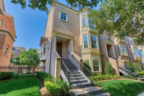 83 Colonial Row Dr, The Woodlands, TX 77380