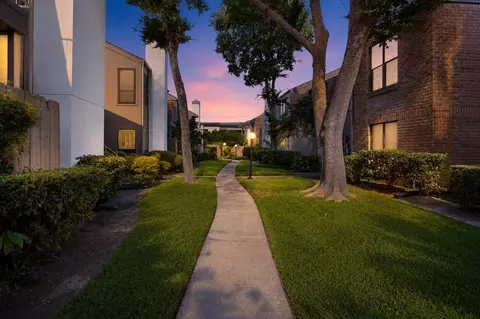 1201 Bering Dr #45, Houston, TX 77057