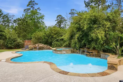 Exterior - 8111 Hideaway Lake Cir, Spring, TX 77389 photo 6 of 8