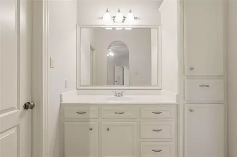 Bath - 8111 Hideaway Lake Cir, Spring, TX 77389 photo 5 of 7