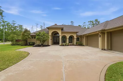 Exterior - 8111 Hideaway Lake Cir, Spring, TX 77389 photo 3 of 8