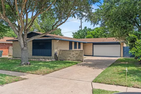 7009 Youpon Dr, Galveston, TX 77551