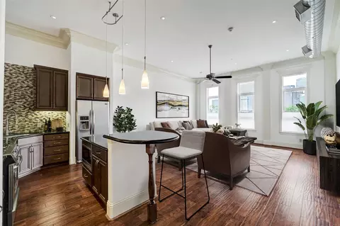 2510 Travis St #202, Houston, TX 77006