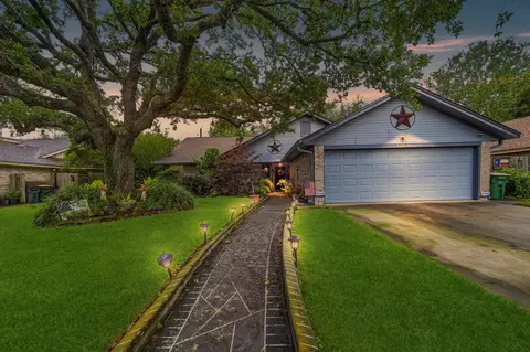 1111 Taos Dr, Victoria, TX 77904