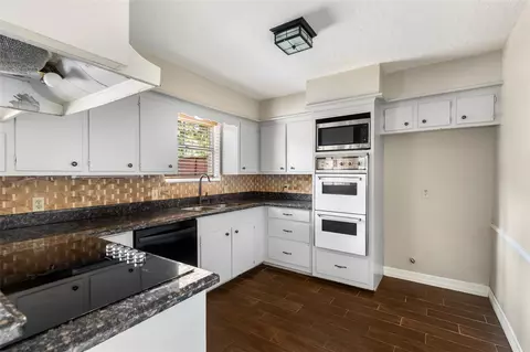 Kitchen - 29302 Stapleford St, Spring, TX 77386 photo 1 of 3