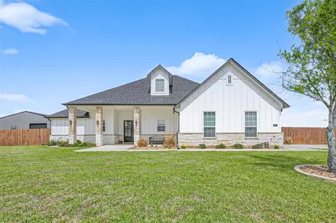9711 Neon Moon Dr, Needville, TX 77461