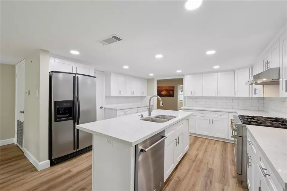 Kitchen - 3533 Fm 563, Anahuac, TX 77514 photo 2 of 3